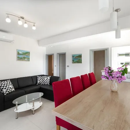 Modern With Pool * Blato (Korcula)