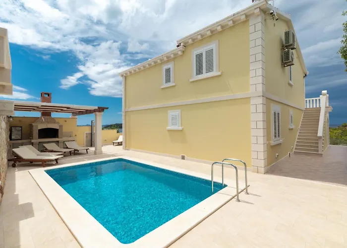 Modern With Pool Villa *