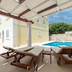 Modern With Pool Βίλα