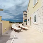 Vila Modern With Pool *