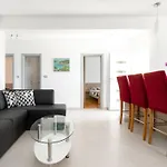Vila Modern With Pool
