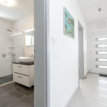 Modern With Pool Vila