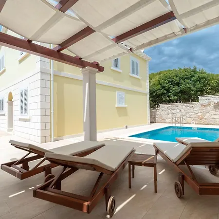 Modern With Pool Vila